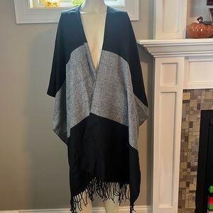 NWT sweater poncho with Fringe bottom Black/gray one size